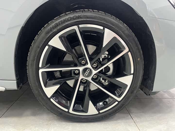 Audi A3 2025 2025款 A3L Limousine 35TFSI 飞驰尊享型