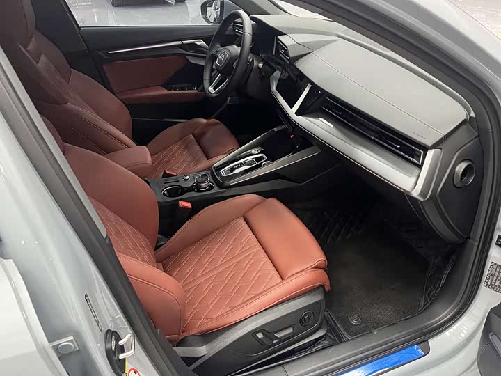 Audi A3 2025 2025款 A3L Limousine 35TFSI 飞驰尊享型