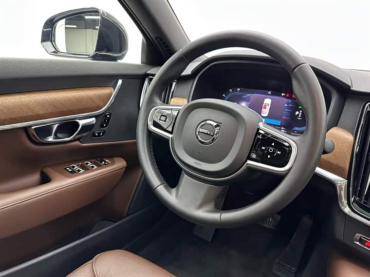 Volvo S90 Hybrid 2024 2024款 插电式混动 四驱长续航智逸豪华版