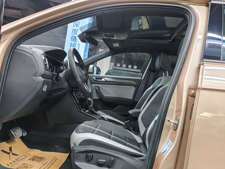 Volkswagen T-Roc 2025 2025款 改款 300TSI DSG两驱辰光版