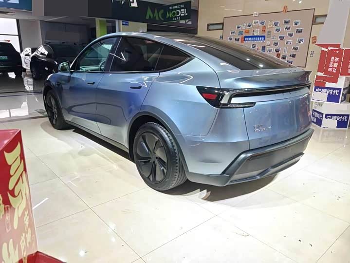 Tesla Model Y 2025 2025款 后轮驱动 首发版