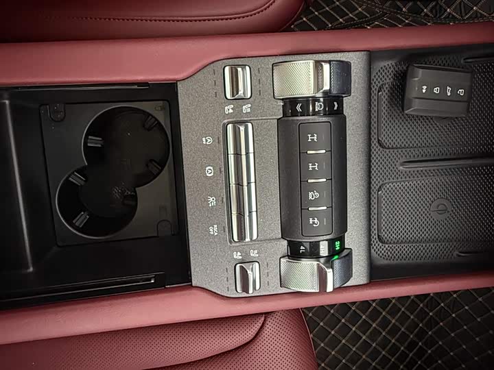 Tank 300 2025 2025款 2.0T 汽油征服者