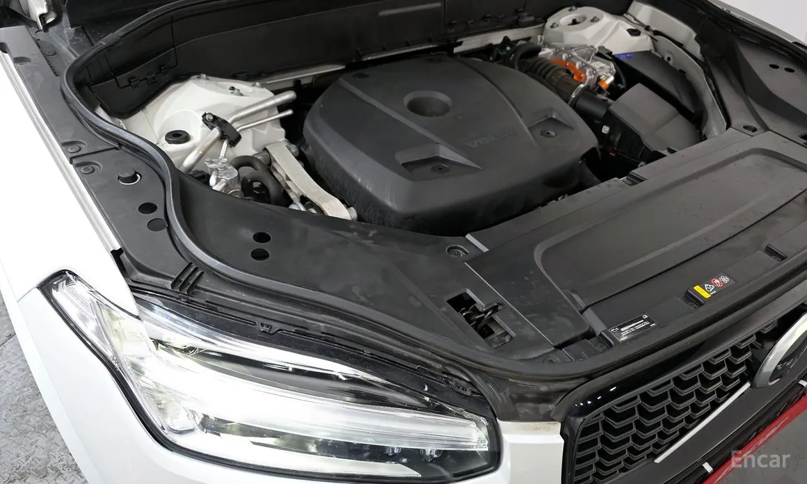 Volvo XC90 2016 T8 R-Design Hybrid