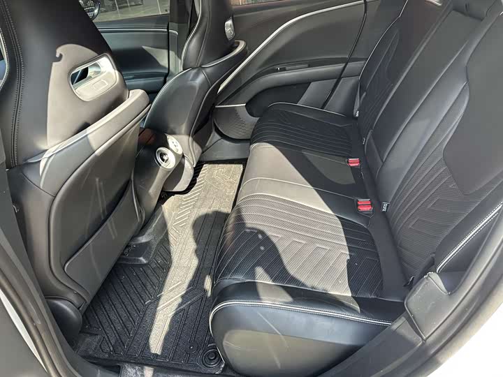 Avatr 11 2023 2023款 鸿蒙 90度 后驱版