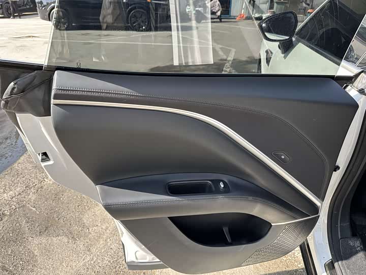 Avatr 11 2023 2023款 鸿蒙 90度 后驱版