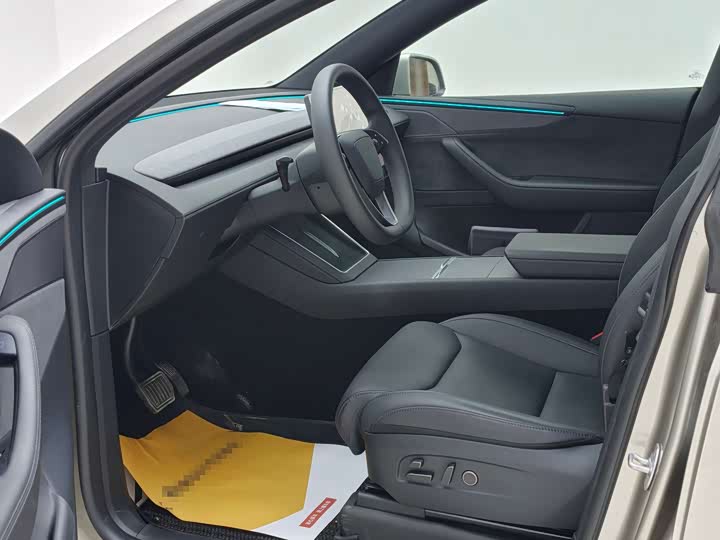 Tesla Model Y 2025 2025款 长续航全轮驱动版