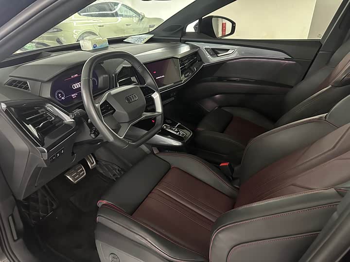 Audi Q5 e-tron 2023 2023款 40 e-tron 星耀型 黑武士版