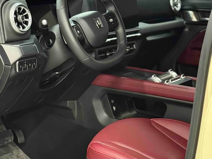 Tank 300 2025 2025款 2.0T 汽油征服者