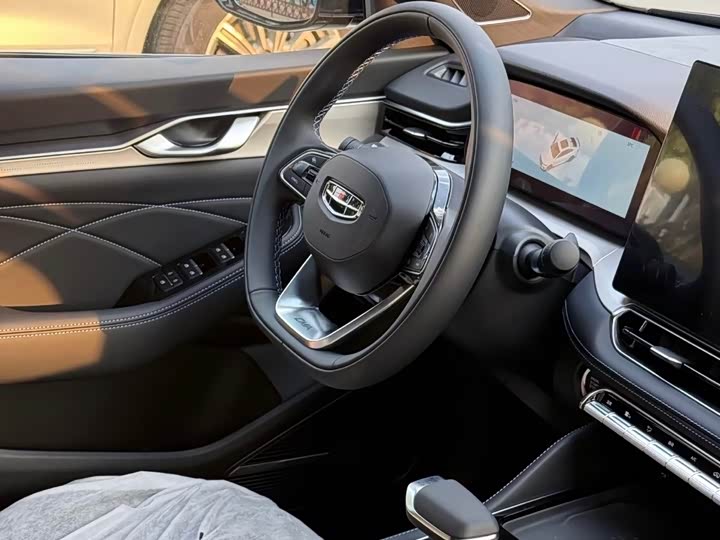 Geely Preface 2026 2026款 东方曜 1.5TD 昆仑版