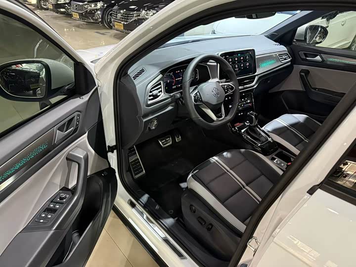 Volkswagen T-Roc 2025 2025款 300TSI DSG两驱辰光版