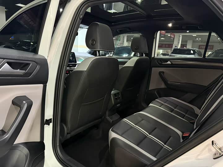 Volkswagen T-Roc 2025 2025款 300TSI DSG两驱辰光版