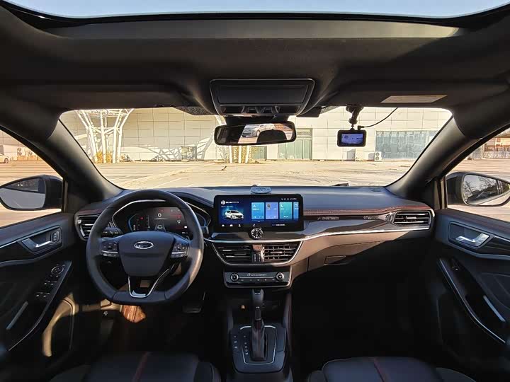 Ford Focus 2022 2022款 三厢 EcoBoost 180 自动S版