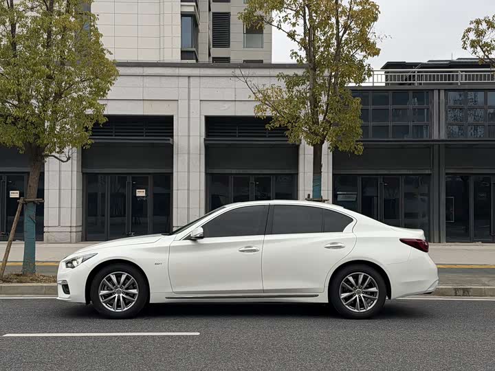 Infiniti Q50L 2018 2018款 2.0T 舒适版 国VI