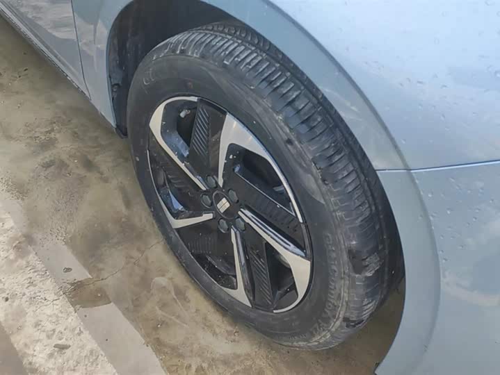 Geely Galaxy L6 2025 2025款 EM-i 140km 星舰版