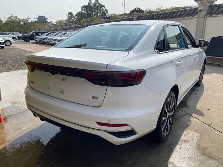 Geely Emgrand 2025 2025款 第4代 1.5L CVT旗舰型