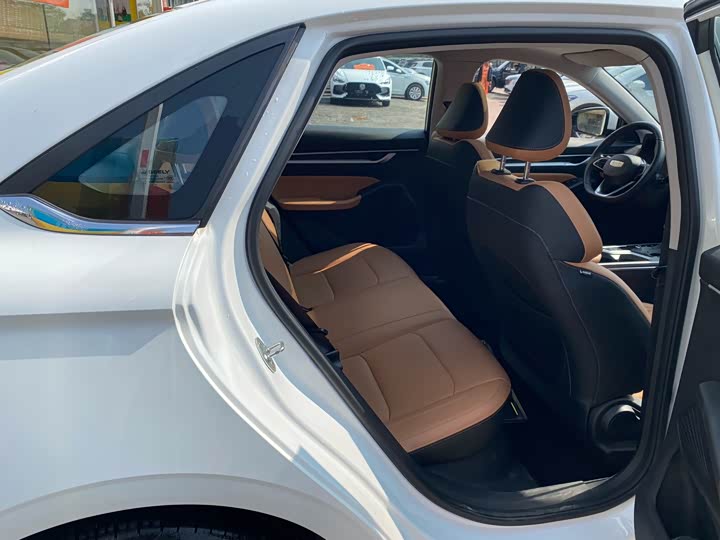 Geely Emgrand 2025 2025款 第4代 1.5L CVT旗舰型