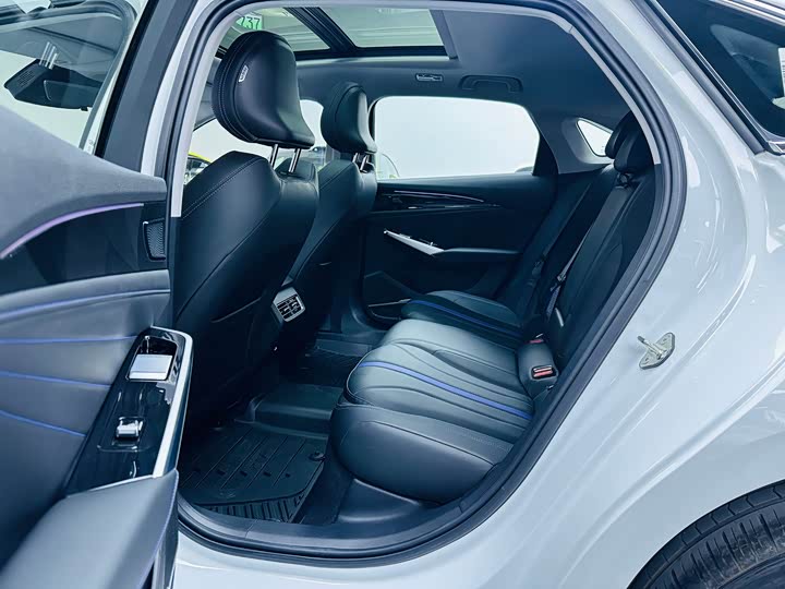 Geely Preface L 2024 2024款 油混 1.5TD 星河版