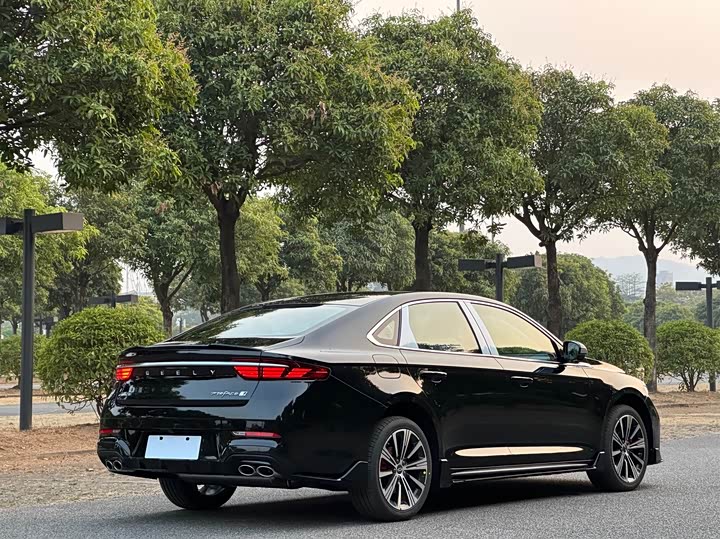 Geely Preface 2026 2026款 东方曜 1.5TD 昆仑版