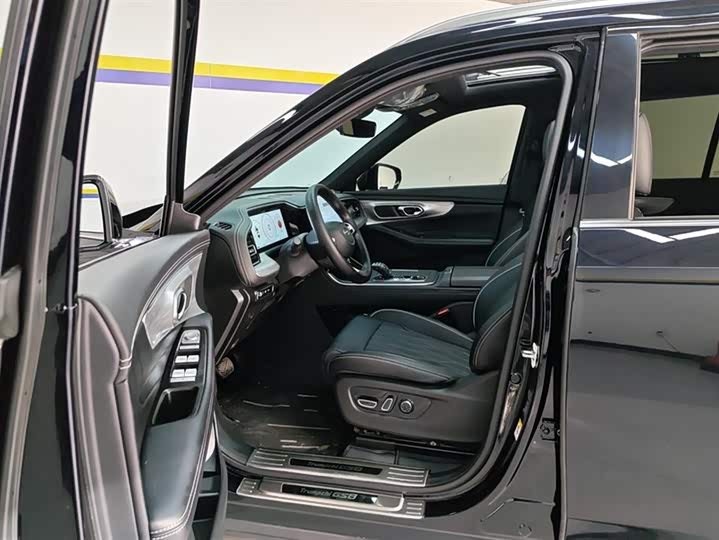 GAC Trumpchi GS8 2025 2025款 领航系列 2.0TGDI 两驱豪华版 5座