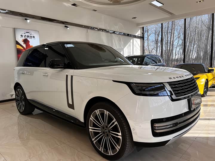 Land Rover Range Rover 2025 2025款 3.0 L6 400PS 盛世加长版
