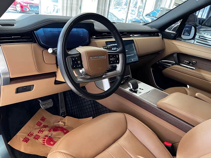 Land Rover Range Rover 2025 2025款 3.0 L6 400PS 盛世加长版