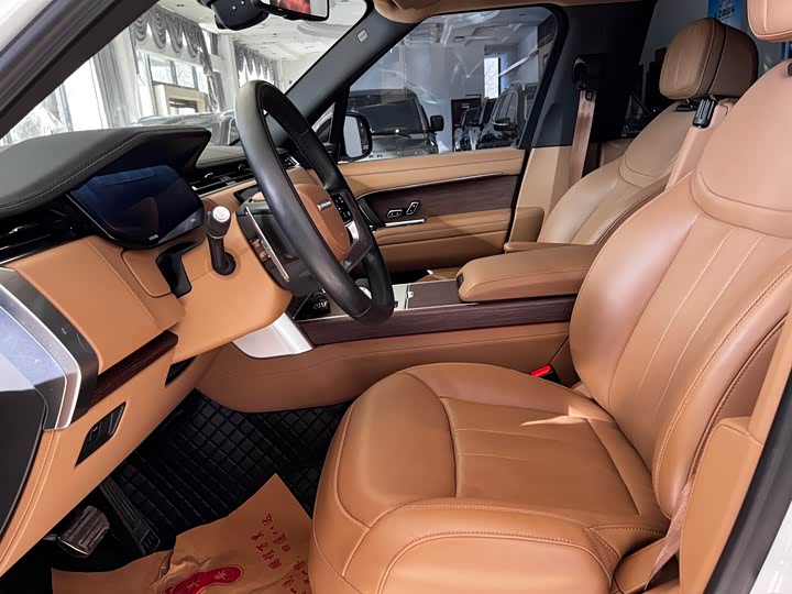 Land Rover Range Rover 2025 2025款 3.0 L6 400PS 盛世加长版