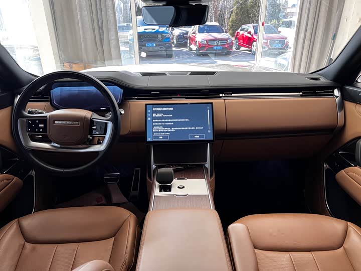 Land Rover Range Rover 2025 2025款 3.0 L6 400PS 盛世加长版