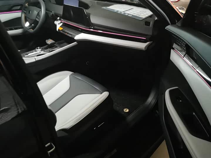 Changan UNI-V Hybrid 2024 2024款 蓝鲸智电iDD 136km 智尊型