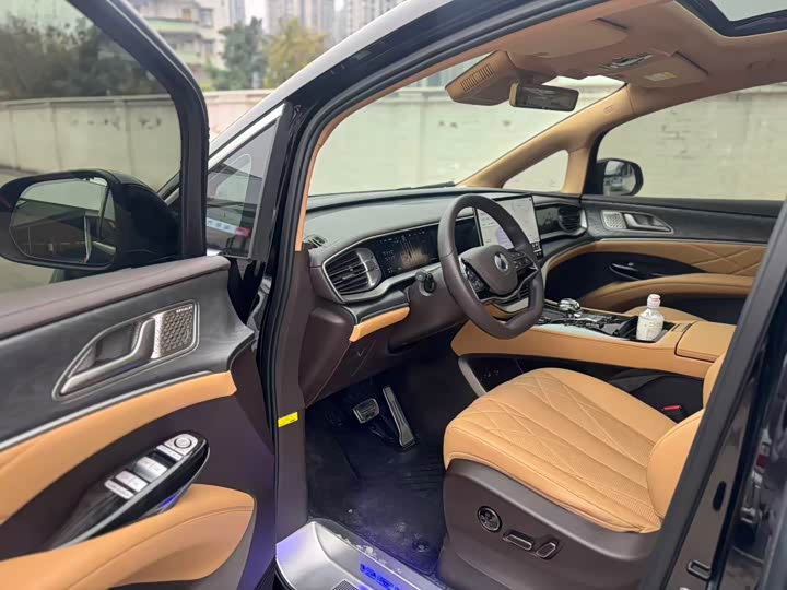 Denza D9 2025 2025款 DM-i 智驾版 1020 四驱尊贵型