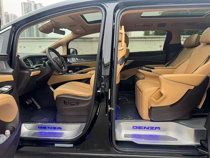Denza D9 2025 2025款 DM-i 智驾版 1020 四驱尊贵型