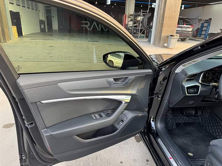 Audi A6 2025 2025款 Avant 先锋派 45 TFSI 臻选动感型