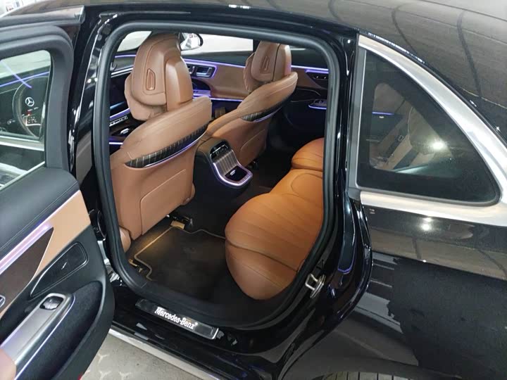 Mercedes-Benz E-Class Hybrid 2024 2024款 E 350 e L 插电式混合动力轿车