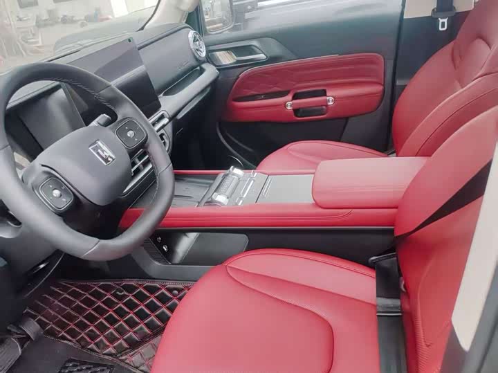 Tank 300 2025 2025款 2.0T 汽油征服者