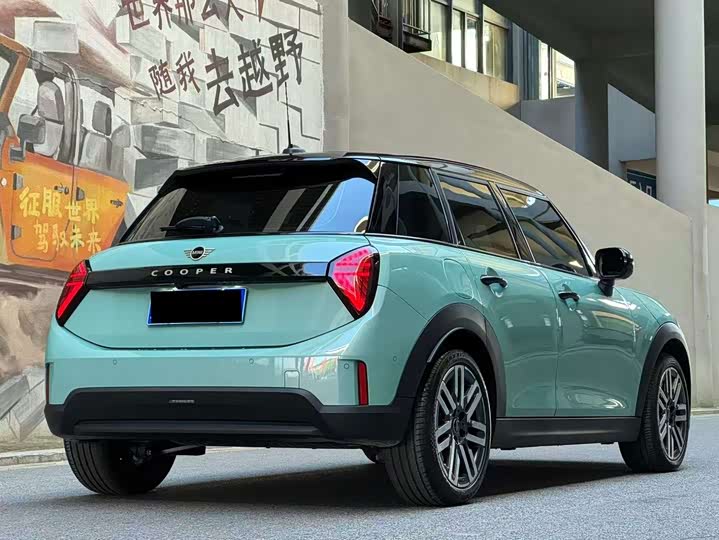 Mini Mini 2025 2025款 1.5T COOPER 经典派 五门版