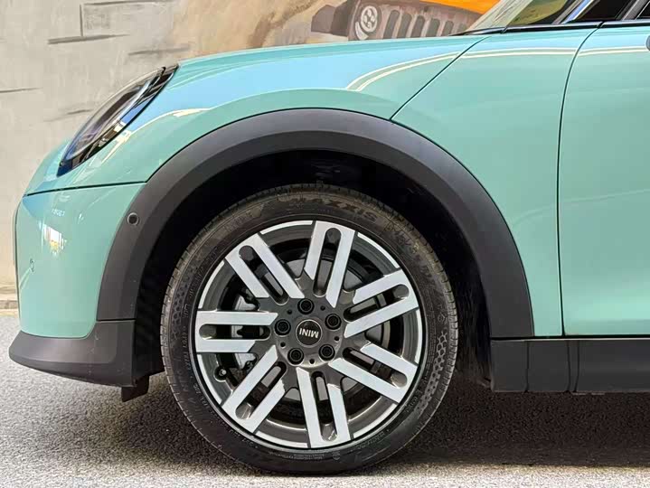 Mini Mini 2025 2025款 1.5T COOPER 经典派 五门版