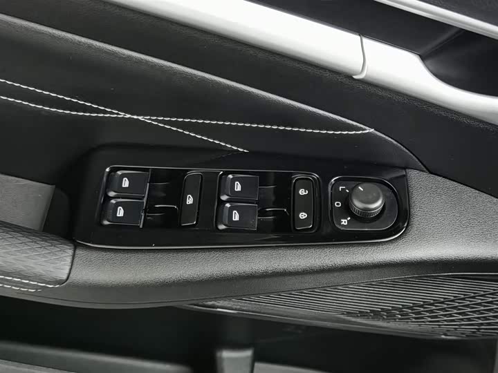 Geely Emgrand 2025 2025款 第4代 1.5L 手动龙腾版