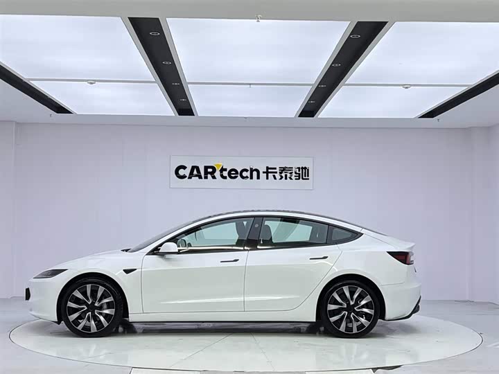 Tesla Model 3 2025 2025款 后轮驱动版