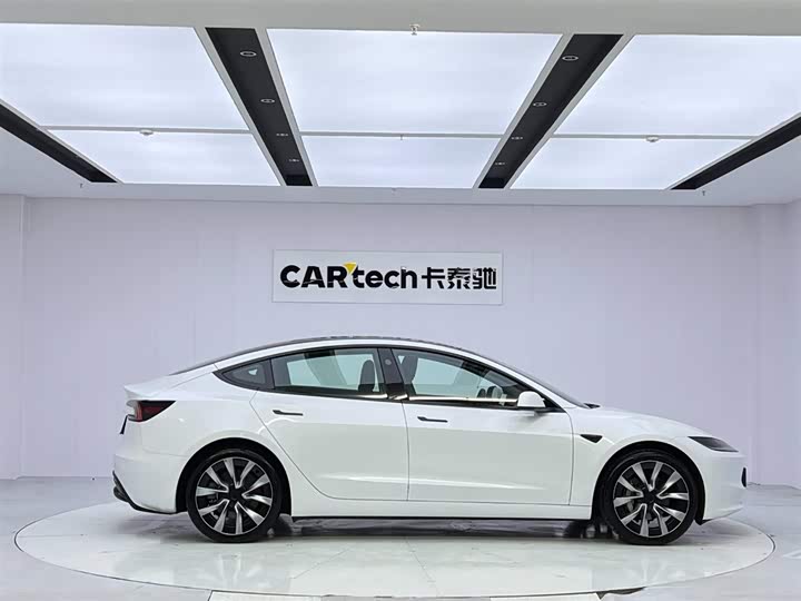 Tesla Model 3 2025 2025款 后轮驱动版