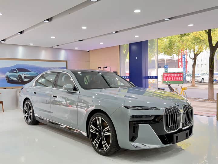 BMW i7 2023 2023款 eDrive50L 领先M运动套装