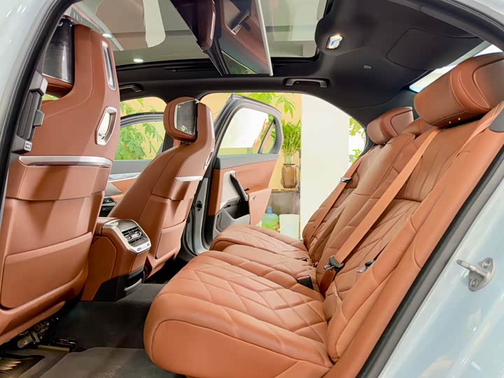 BMW i7 2023 2023款 eDrive50L 领先M运动套装