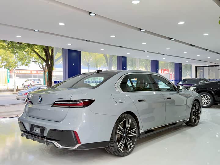 BMW i7 2023 2023款 eDrive50L 领先M运动套装