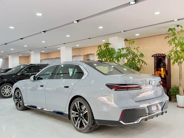 BMW i7 2023 2023款 eDrive50L 领先M运动套装