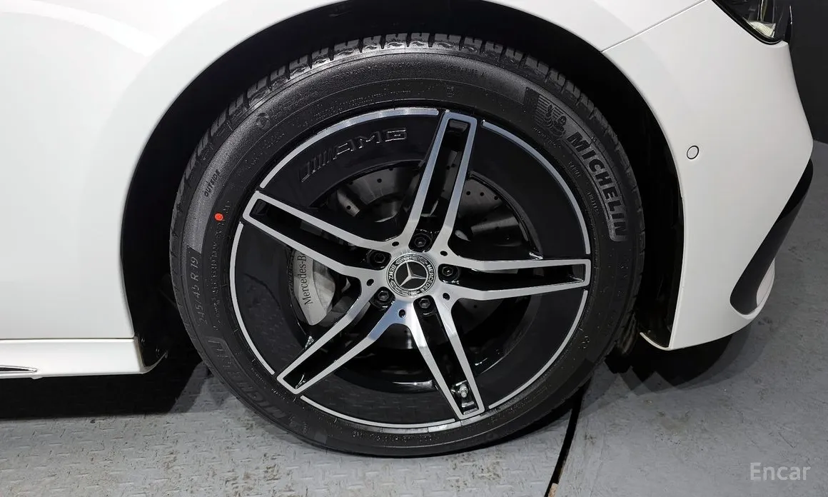 Mercedes-Benz E-Class 2024 E300 4MATIC AMG Line