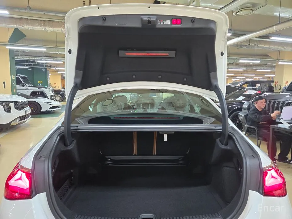 Mercedes-Benz E-Class 2024 E200 Avantgarde Limited