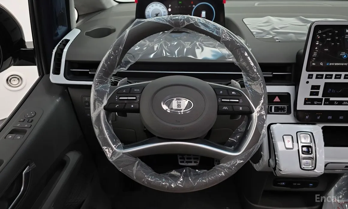 Hyundai Staria 2021 4WD Lounge 9-Seater