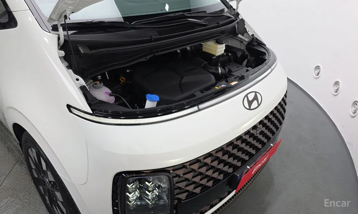 Hyundai Staria 2021 4WD Lounge 9-Seater