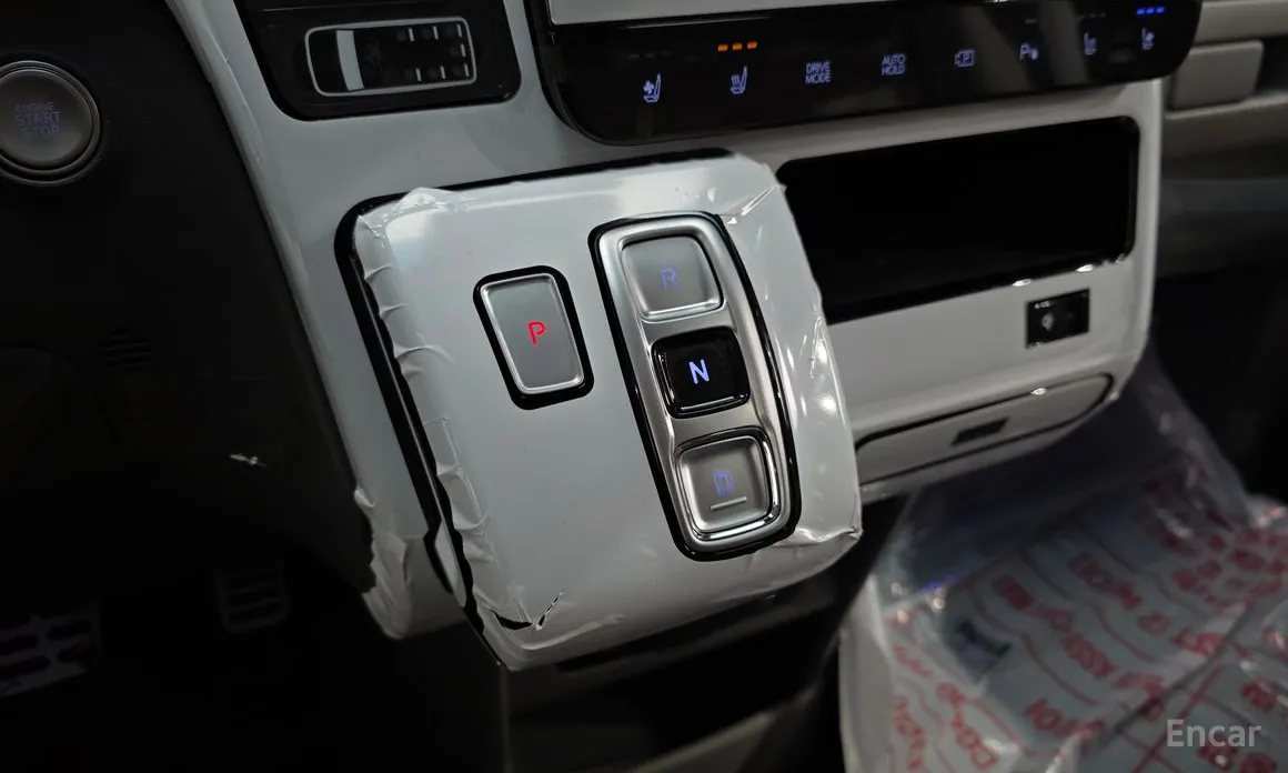 Hyundai Staria 2021 4WD Lounge 9-Seater