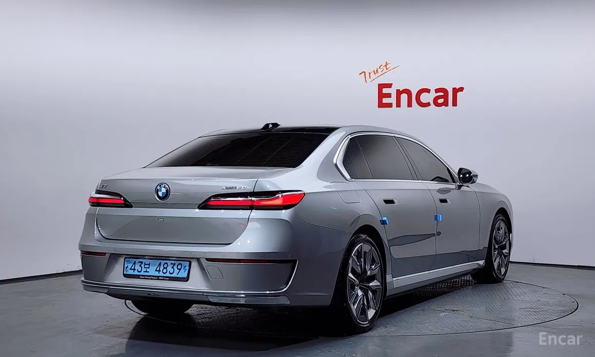 BMW i7 2022 xDrive 60 Design Pure Excellence