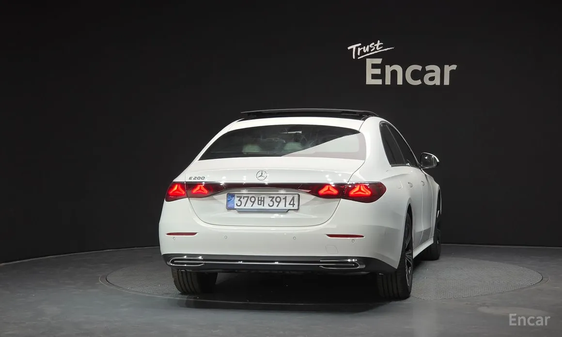 Mercedes-Benz E-Class 2024 E200 Avantgarde