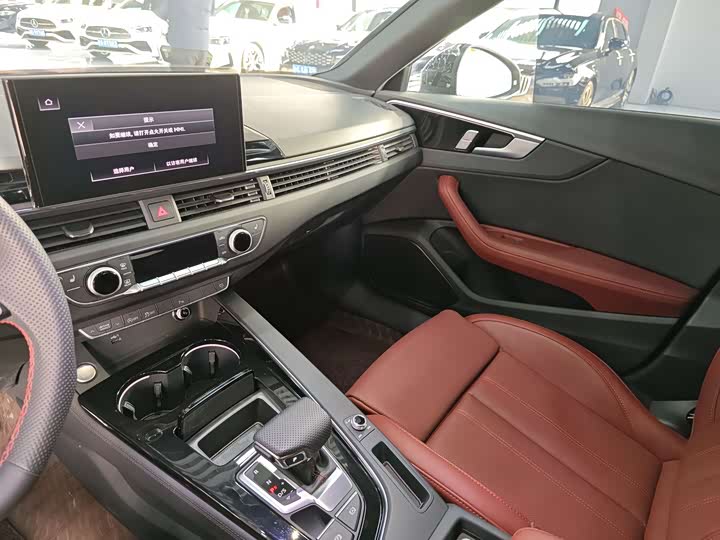Audi A4L 2025 2025款 200万辆悦享版 40 TFSI 豪华动感型